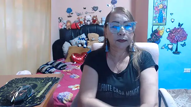 Snapshot of milfeddy_ chatting on June 4, 9:19 pm milfeddy online show from June 4, 9:19 pm