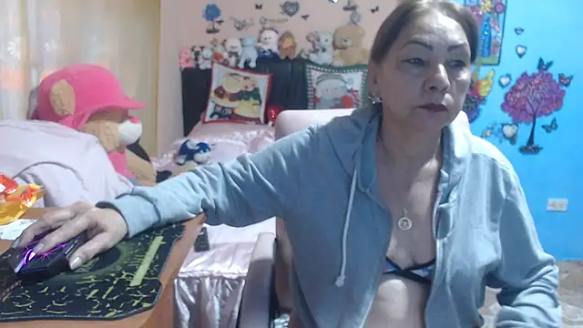 Snapshot of milfeddy_ chatting on December 15, 12:11 pm milfeddy online show from December 15, 12:11 pm