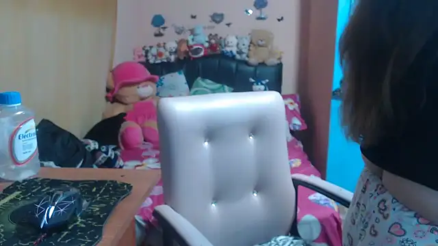 milfeddy  online show from March 14, 11:00 pm