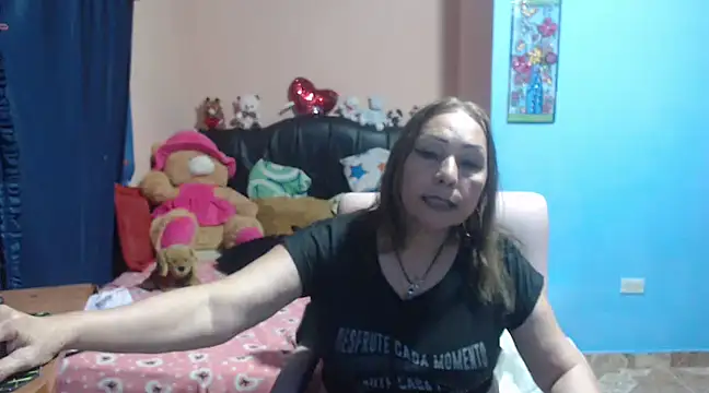 Snapshot of milfeddy_ chatting on February 18, 12:05 am milfeddy online show from February 18, 12:05 am