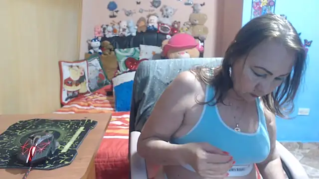 Snapshot of milfeddy_ chatting on November 21, 12:09 am milfeddy online show from November 21, 12:09 am