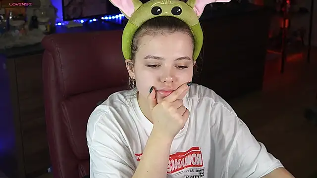 AfinaAmmor online show from March 31, 3:25 pm