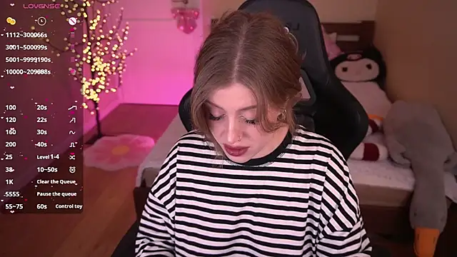 PenellopaRaw online show from April 1, 4:04 pm