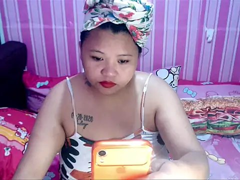 Snapshot of Asianwow22 chatting on July 10, 9:42 am Asianwow22 online show from July 10, 9:42 am