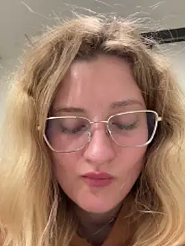 MileySummer online show from April 9, 10:32 am