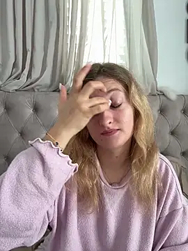 Snapshot of MileySummer chatting on December 21, 8:38 am MileySummer online show from December 21, 8:38 am