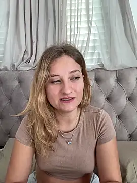 Snapshot of MileySummer chatting on December 18, 9:58 am MileySummer online show from December 18, 9:58 am