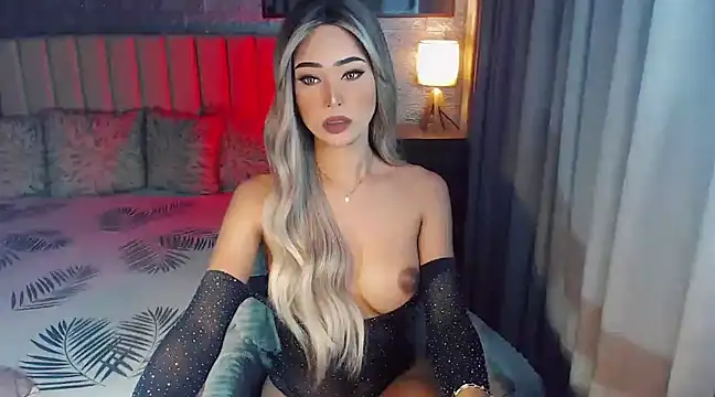 Snapshot of Miss_Amandaversace chatting on January 27, 1:30 pm Miss Amandaversace online show from January 27, 1:30 pm
