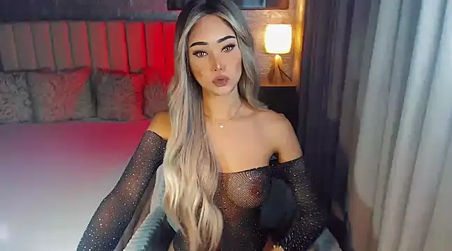 Snapshot of Miss_Amandaversace chatting on January 28, 7:10 pm Miss Amandaversace online show from January 28, 7:10 pm