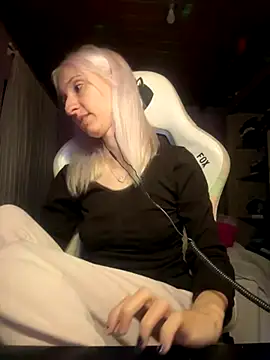 bunnydark00 online show from October 20, 12:13 am