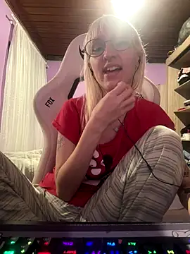 bunnydark00 online show from November 4, 1:31 am