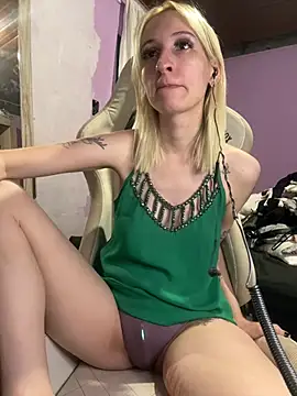 bunnydark00 online show from April 1, 4:47 am