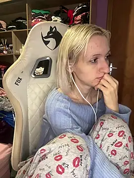 bunnydark00 online show from May 3, 8:23 pm