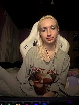 bunnydark00 online show from October 30, 12:31 am