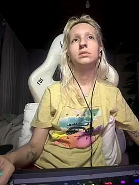 bunnydark00 online show from November 18, 2:05 am