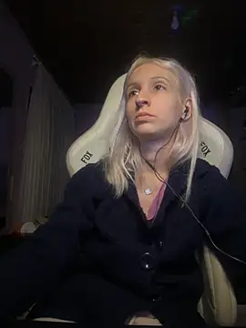 bunnydark00 online show from October 21, 1:05 am