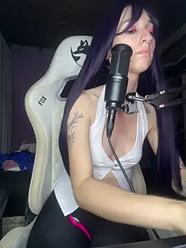 bunnydark00 online show from March 18, 4:26 am