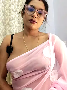 Queen Dolly online show from February 6, 5:31 pm