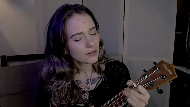 Snapshot of risha_laas chatting on December 7, 1:52 am risha laas online show from December 7, 1:52 am