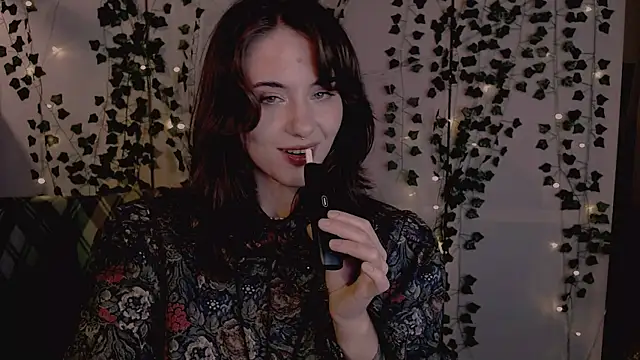 risha laas online show from November 12, 7:51 pm