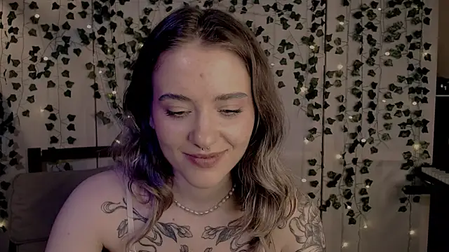 Snapshot of risha_laas chatting on February 15, 10:21 pm risha laas online show from February 15, 10:21 pm