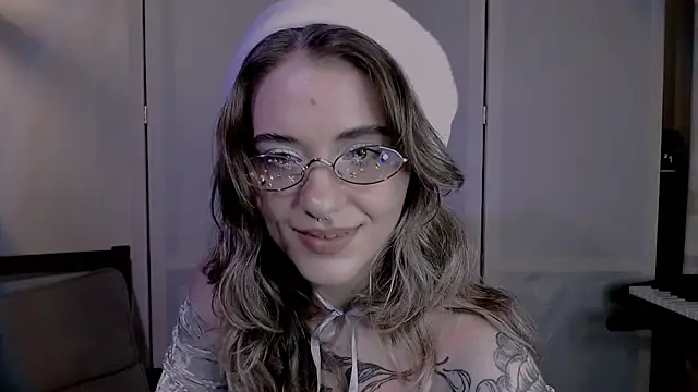 Snapshot of risha_laas chatting on December 24, 6:17 pm risha laas online show from December 24, 6:17 pm