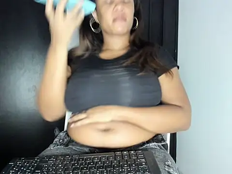 Snapshot of ashanty_1012 chatting on January 16, 11:59 pm ashanty 1012 online show from January 16, 11:59 pm