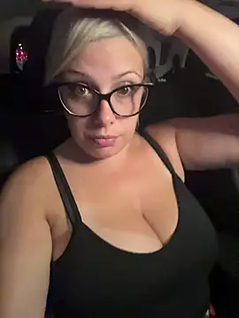 Snapshot of EvaWelly chatting on June 27, 8:26 pm EvaWelly online show from June 27, 8:26 pm