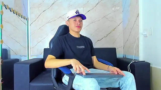 robertsmith 1 online show from November 16, 5:01 am