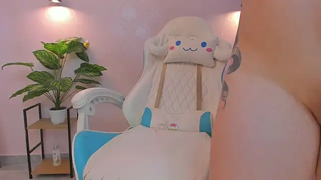 Snapshot of LITTLE-VIVI chatting on June 7, 3:23 am LITTLE-VIVI online show from June 7, 3:23 am