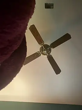 sukisnpaii online show from April 19, 1:23 pm