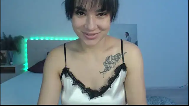 Snapshot of RoxannePure chatting on September 23, 3:46 am RoxannePure online show from September 23, 3:46 am
