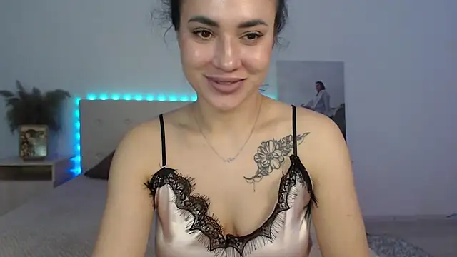 Snapshot of RoxannePure chatting on November 17, 3:43 am RoxannePure online show from November 17, 3:43 am