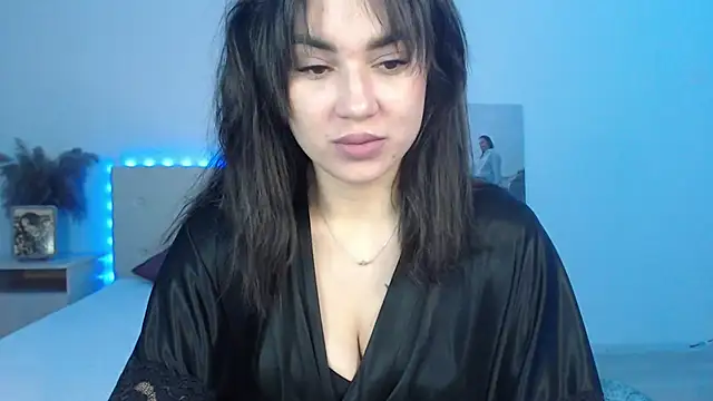 Snapshot of RoxannePure chatting on December 5, 3:49 am RoxannePure online show from December 5, 3:49 am