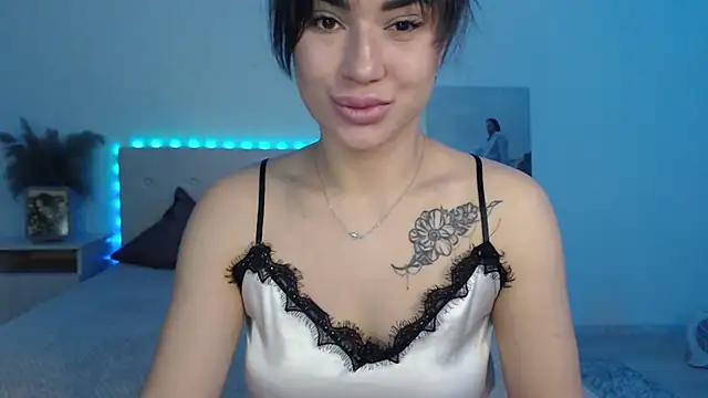 Snapshot of RoxannePure chatting on November 20, 4:24 am RoxannePure online show from November 20, 4:24 am