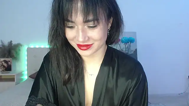 Snapshot of RoxannePure chatting on October 28, 4:24 am RoxannePure online show from October 28, 4:24 am