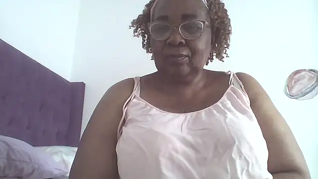 Snapshot of KinkyRicoSaisyours chatting on October 5, 12:40 pm KinkyRicoSaisyours online show from October 5, 12:40 pm