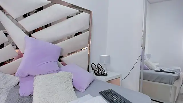 Naughty  Mom online show from February 8, 10:19 pm