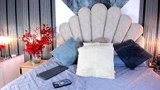 Snapshot of Naughty__Mom chatting on January 6, 12:42 pm Naughty Mom online show from January 6, 12:42 pm