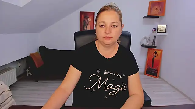 LollaGirl online show from June 2, 3:17 am