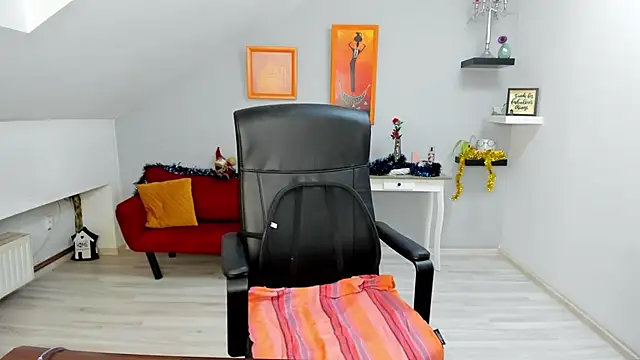 LollaGirl online show from January 7, 4:28 am