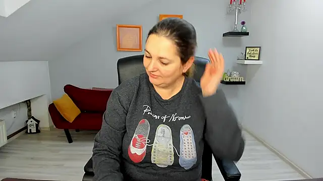 LollaGirl online show from January 19, 4:27 am