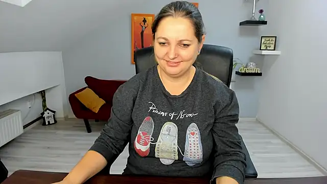 LollaGirl online show from November 27, 4:24 am