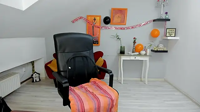 LollaGirl online show from October 29, 4:22 am