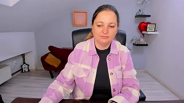 LollaGirl online show from March 26, 4:22 am