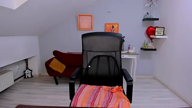 LollaGirl online show from March 25, 4:23 am