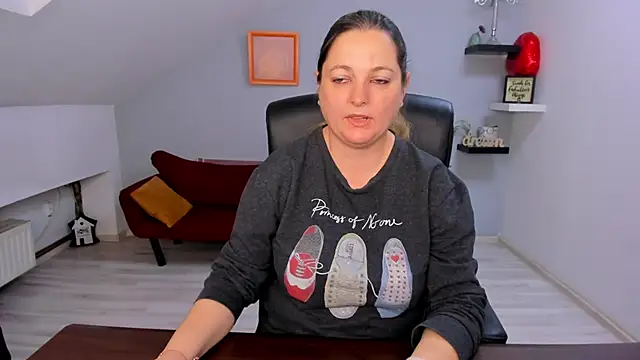 LollaGirl online show from March 16, 4:09 am