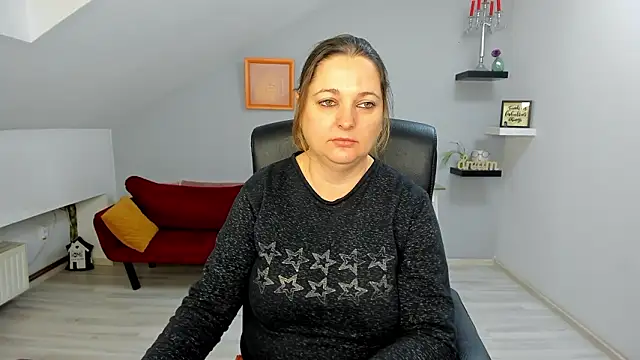 LollaGirl online show from February 6, 4:08 am