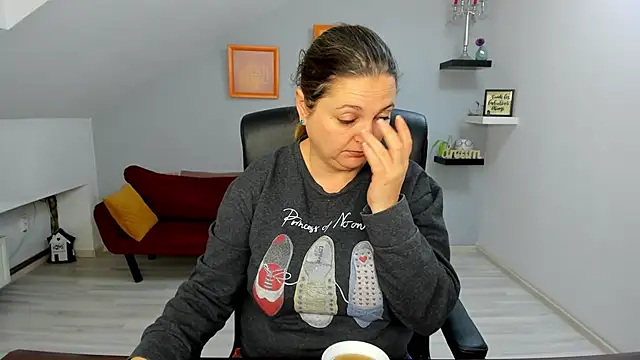 LollaGirl online show from January 14, 4:16 am