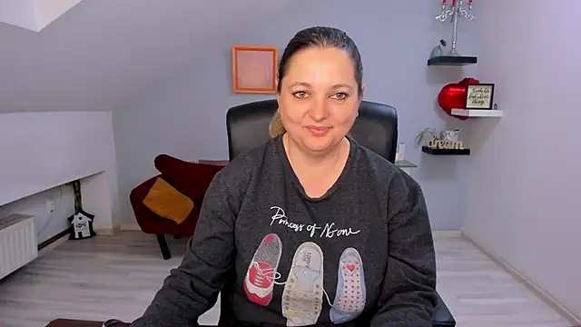 LollaGirl online show from March 27, 4:21 am